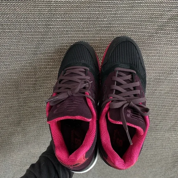 New Balance 530 Black Blackberry Red - Picture 7 of 8